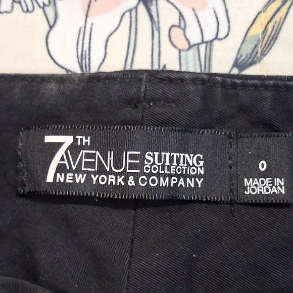 Women's 7th Avenue Design Studio Shorts Color is Black Size 0 - Picture 2 of 12